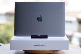 MacBook Pro 13INCH Touch Bar GRAY 2019 - MUHP2  1.4/I5/8GB/512GB APPLE CARE+ 09/2022